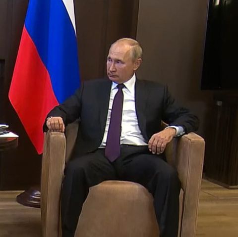 Treffen mit Lukaschenko : Verräterische Körpersprache: Auftritt Putins sorgt für Spekulationen