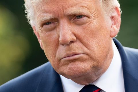US-Präsident Donald Trump spricht auf dem Südrasen des Weißen Hauses zu Medienvertretern
