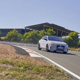 Die Techniker haben den Sturz der Vorderachse erhöht