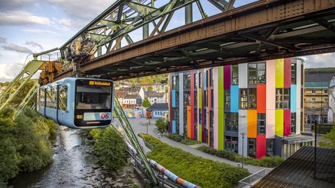 Dröhnende Geräusche: In Wuppertal funktioniert die Schwebebahn nicht mehr – Schuld ist wohl auch: Corona