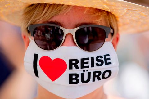 Bei einer Protestaktion gegen die prekäre wirtschaftliche Lage von Touristikunternehmen