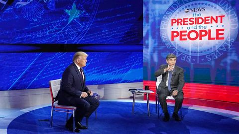 US-Präsident Donald Trump mit ABC-Moderator George Stephanopoulos im National Constitution Center in Philadelphia