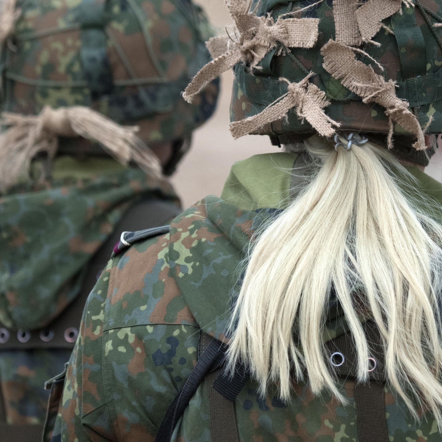 Bundeswehr Fuhrt Zunachst Keine Weiblichen Dienstgrade Ein Stern De