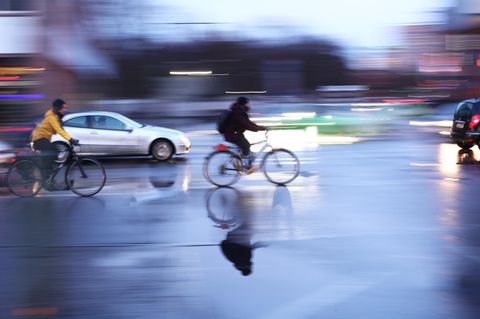 Körperverletzung: Autofahrer wirft Radler zu Boden – ein Prozess in Lübeck zeigt das vergiftete Verhältnis auf der Straße