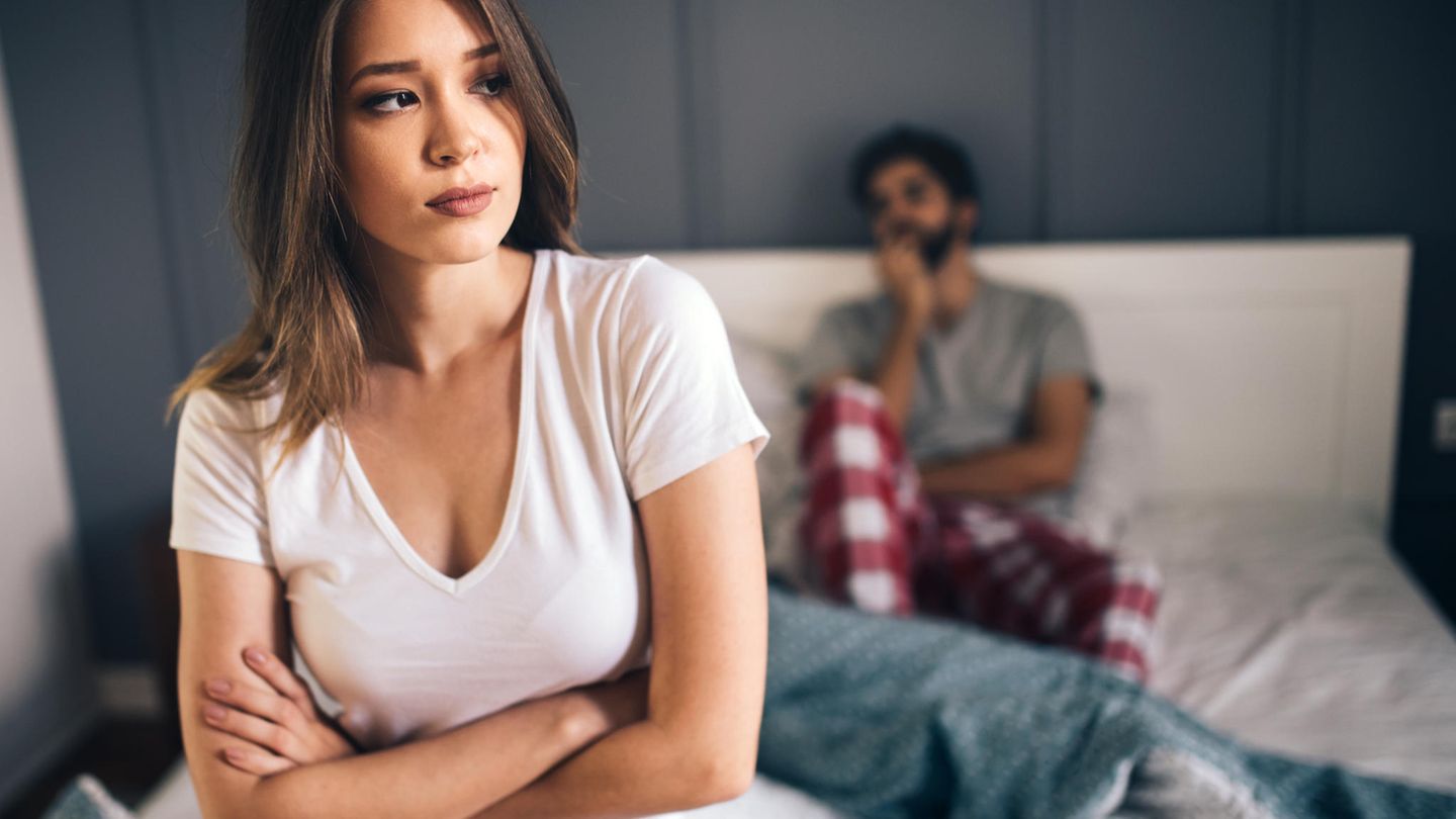 Frau und Mann im Bett  Frau und Mann im Bett