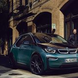 BMW i3           Der Listenpreis beträgt 38.000 Euro, es gibt Angebote ab 23.804 Euro – die Lieferzeit beträgt 4 bis 5 Monate