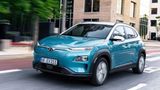 Hyundai Kona Elektro        Der Listenpreis beträgt 33.971 Euro, es gibt Angebote ab 22.453 Euro – ohne Lieferzeit. Derzeit sind nur Lagerfahrzeuge im Markt