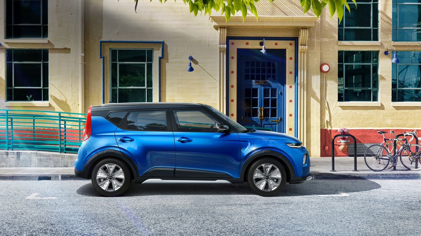 Kia e-Soul    Der Listenpreis beträgt 33.13 Euro, es gibt Angebote ab 20.955  Euro – die Lieferzeit beträgt 5 Monate