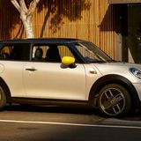 Mini Cooper SE 3-Türer     Der Listenpreis beträgt 31.680 Euro, es gibt Angebote ab 20.366 Euro – die Lieferzeit beträgt 12 Monate