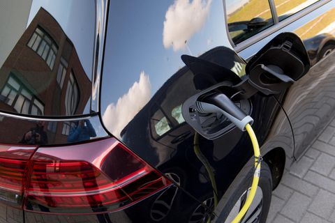 Steuern und Subventionen: Dienstwagen - so werden E-Autos unglaublich billig