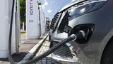 Der Mercedes EQV 300 kann mit bis zu 110 kW geladen werden
