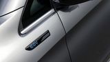 Die EQV-Plaketten markieren den Elektro-Kleinbus
