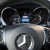 Die Stärke der Rekuperation wird mit den Wippen am Lenkrad festgelegt