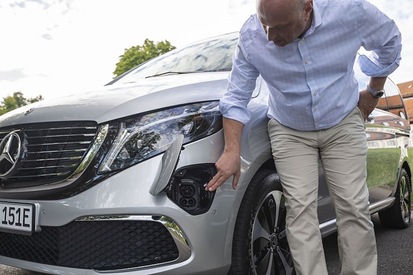 An einem 110 kW Lader sind die Akkus des Mercedes EQV 300 nach rund 45 Minuten zu 80 Prozent gefüllt