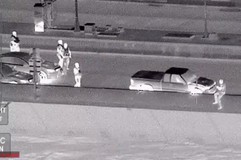 Ein Mann in Florida hat am Samstag nach einer Verfolgungsjagd mit der Polizei versucht, von einer Brücke zu springen