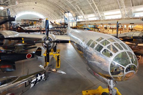 Heute steht die B-29 "Enola Gay" im Udvar-Hazy Center, einer Außenstelle des National Air and Space Museum am Dulles Airport bei Wasgington D.C.