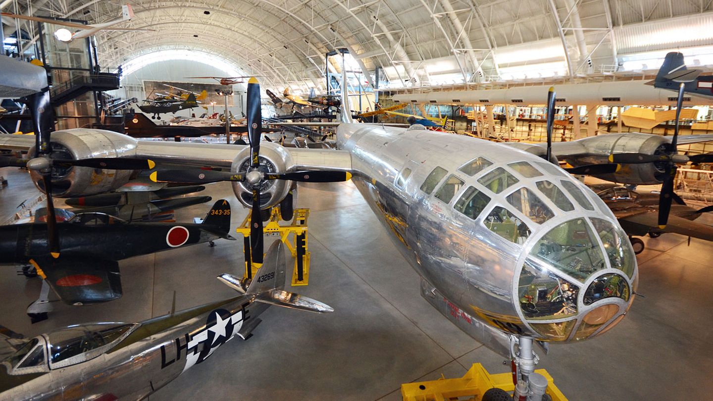 Heute steht die B-29 "Enola Gay" im Udvar-Hazy Center, einer Außenstelle des National Air and Space Museum am Dulles Airport bei Wasgington D.C.