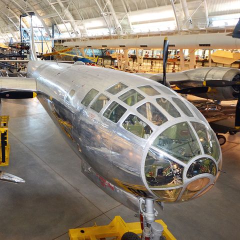 Heute steht die B-29 "Enola Gay" im Udvar-Hazy Center, einer Außenstelle des National Air and Space Museum am Dulles Airport bei Wasgington D.C.