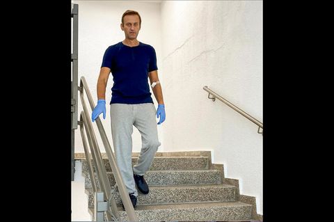 Alexej Nawalny auf der Treppe in der Charité