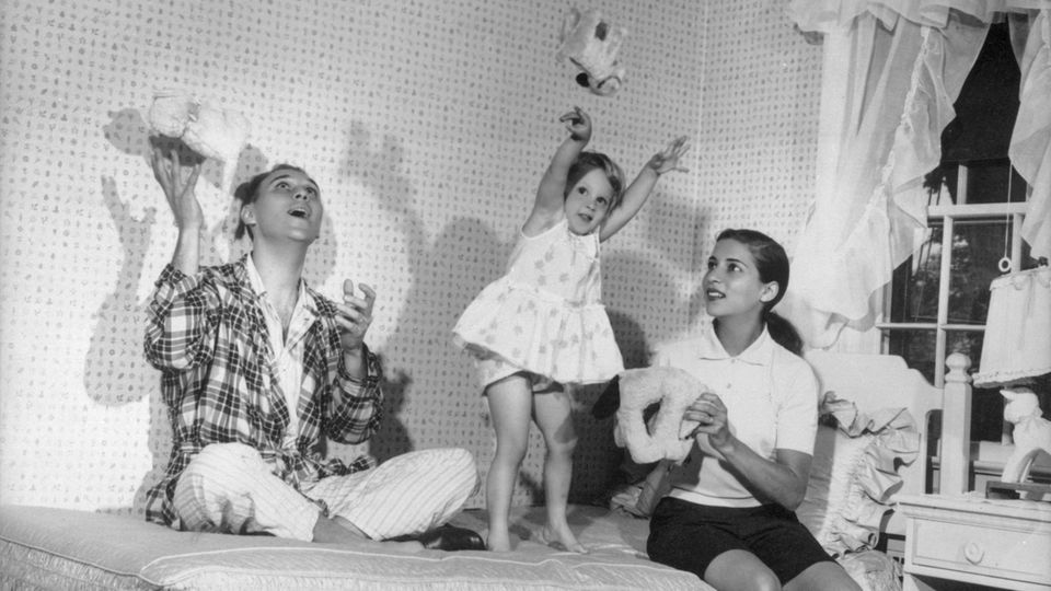 Ruth Bader Ginsburg (r.), ihr Ehemann Martin und ihre Tochter Jane (M.) im Jahr 1958 Ruth Bader Ginsburg (r.), ihr Ehemann Martin und ihre Tochter Jane (M.) im Jahr 1958