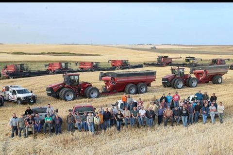 Nachbarschaftshilfe: Landwirt erleidet mitten in der Erntezeit Herzinfarkt – seine Nachbarn springen für ihn ein