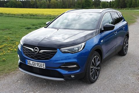 Der Opel Grandland X Hybrid4 ist mit der "Innovation" Ausstattungslinie ab aktuell 49.875,13 Euro zu haben
