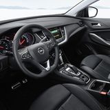 Das Cockpit des Opel Grandland X Hybrid4 ist nicht ganz so digital aber genauso funktionell
