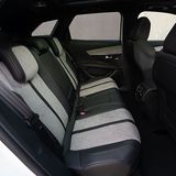 Hinten bietet der Peugeot 3008 Hybrid4 vernünftig Platz