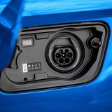 Auch die Ladezeiten sind identisch, ebenso wie der optionale einphasige Onboardlader, mit dem 7,4 kW möglich sind