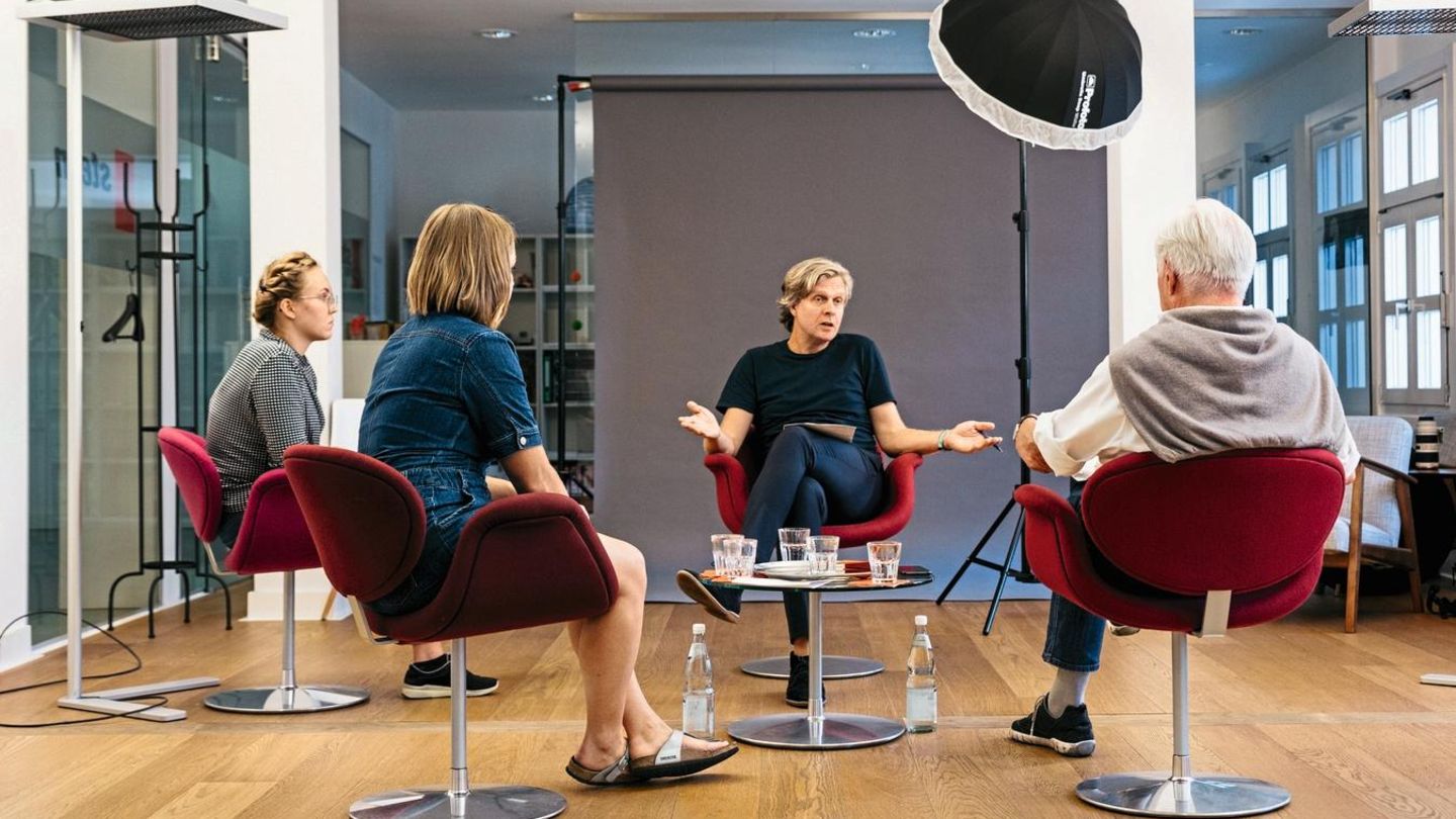 Streitgespräch mit Annemarie Botzki und Thilo Bode für Heft Nr. 40/2020, moderiert von Jan Rosenkranz. Annemarie Botzki ist Aktivistin der Umweltbewegung Extinction Rebellion. Thilo Bode ist ehemaliger Geschäftsführer von Greenpeace Deutschland und Grün... Streitgespräch mit Annemarie Botzki und Thilo Bode