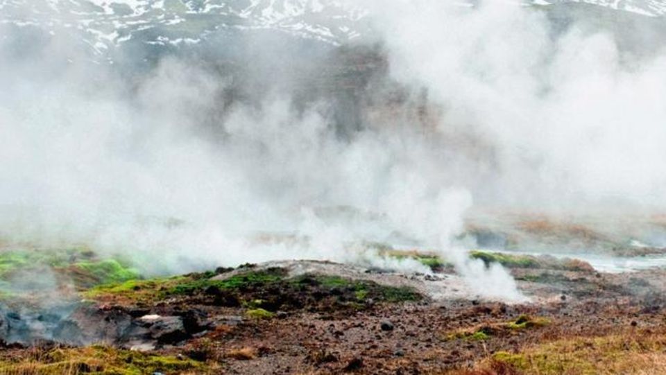 Geothermal springs, Strokkur, Iceland Eine Geotherme