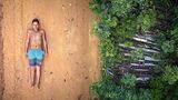 Links: Ednei; Rechts: der Amazonas-Regenwald