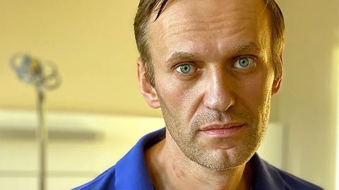 Die Spuren der Vergiftung stehen Alexej Nawalny ins Gesicht geschrieben 