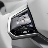 Der Klavierlack ist schick, aber wird nach einigen Fingerberührungen schnell unansehnlich