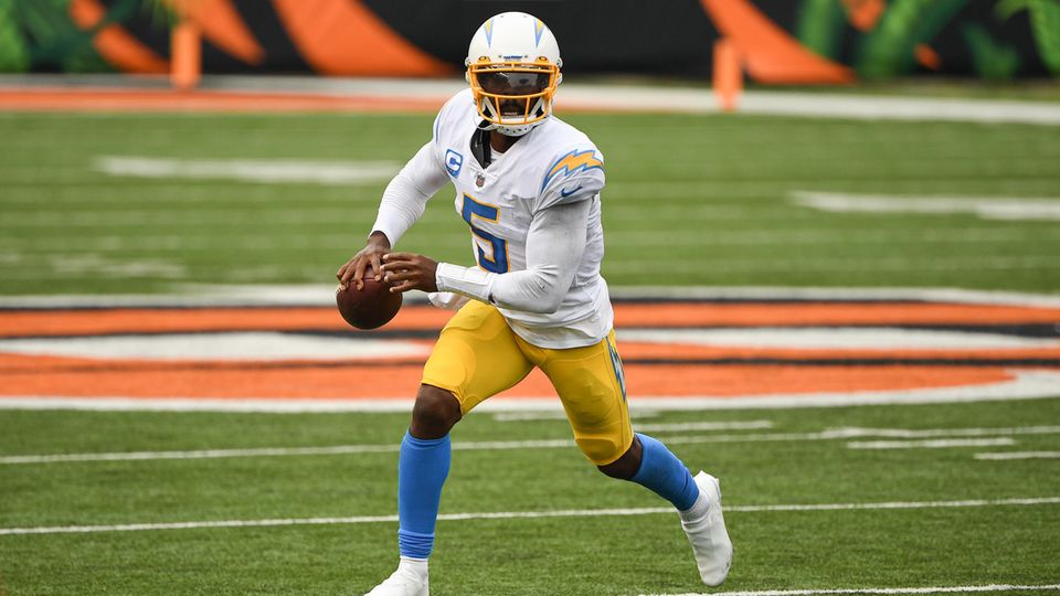 sport kompakt: NFL-Teamarzt punktiert versehentlich Lunge von Quarterback sport kompakt: Quarterback Tyrod Taylor bei einem Spiel seiner Los Angeles Chargers