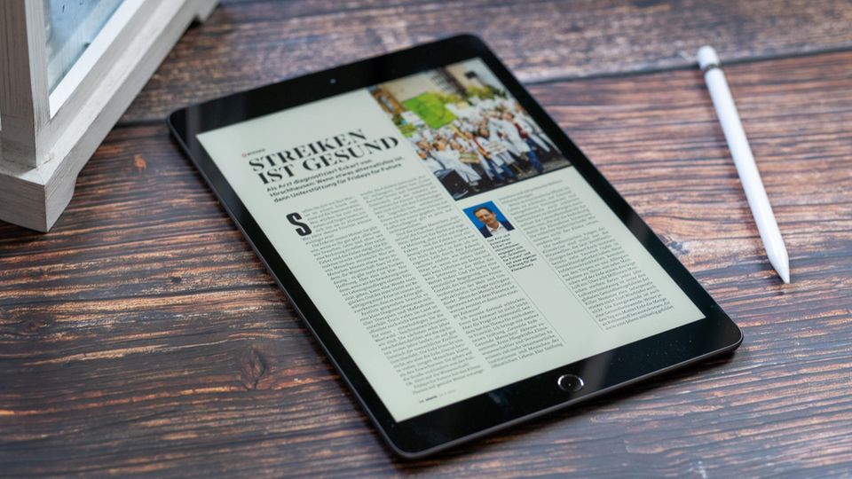 Das iPad 8 lockt nicht mit vielen Neuerungen, doch mehr Tablet bekommt man kaum für sein Geld. Das iPad 8 lockt nicht mit vielen Neuerungen, doch mehr Tablet bekommt man kaum für sein Geld.