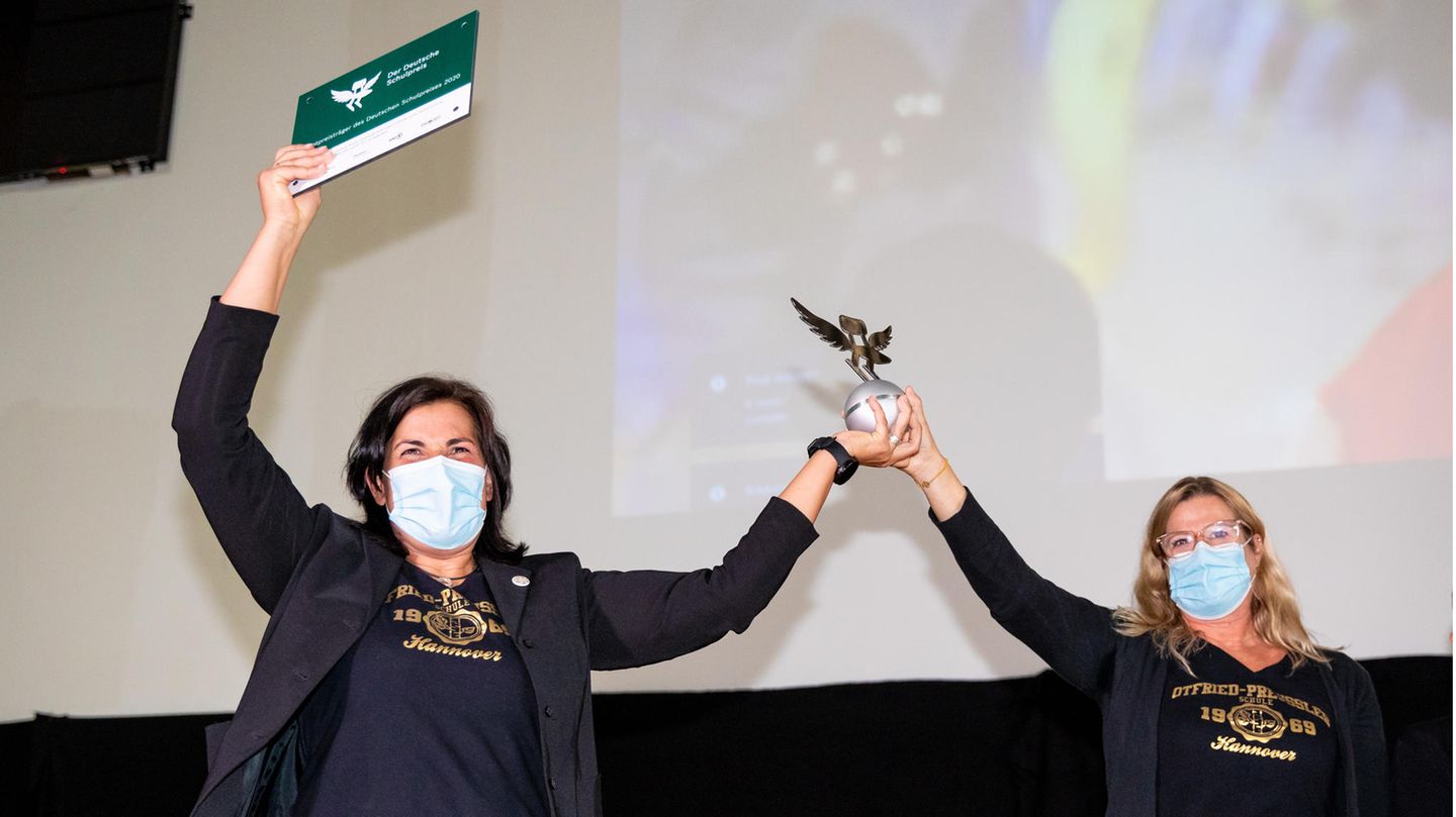 Alexandra Vanin, Schulleiterin, und Inken Meyer, Schulleitungsteam Otfried-Preußler-Schule in Hannover