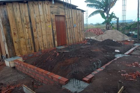 Der Bau der Zufluchtsstätte für Frauen in der Favela Menino Chorão in Campinas mithilfe von Spenden der stern-LeserInnen