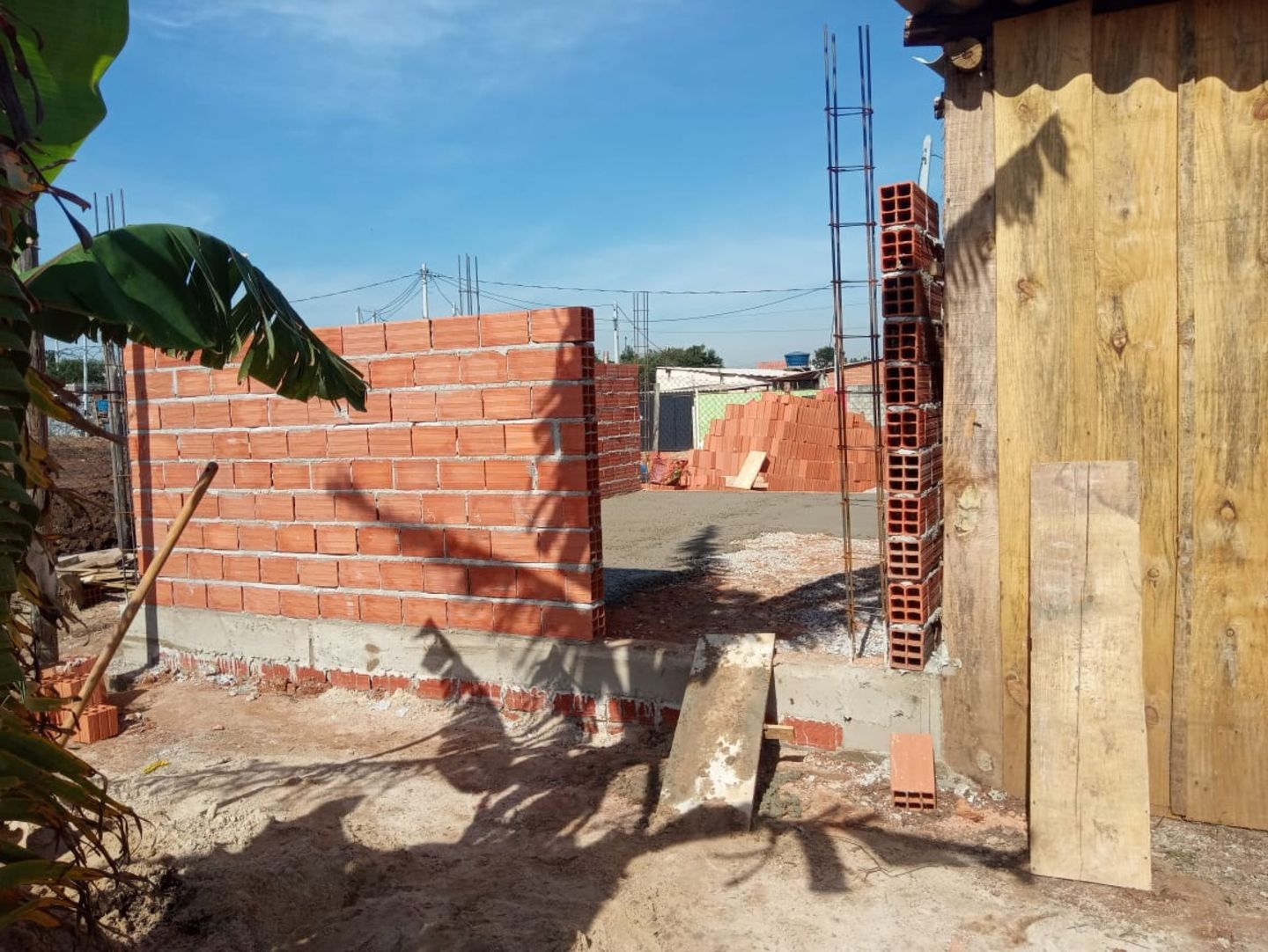 Der Bau der Zufluchtsstätte für Frauen in der Favela Menino Chorão in Campinas mithilfe von Spenden der stern-LeserInnen