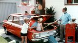 Auto  Geht es in den Auslandsurlaub, so ist das Auto hierzulande nach wie vor die Nummer eins. Schon 1988 nutzten es die Deutschen für zwei Drittel ihrer Urlaubsreisen, wie der Deutsche Reisemonitor verrät. Auch drei Jahrzehnte später lag das Auto laut Statistischem Bundesamt 2019 mit 42 Prozent Nutzung weiter vorn, Flugreisen mit 41 Prozent knapp dahinter. 1200 Kilometer mit dem Auto? Laut Routenplaner wäre das in gut 12 Stunden machbar. So manch einer würde da wohl glatt durchfahren.