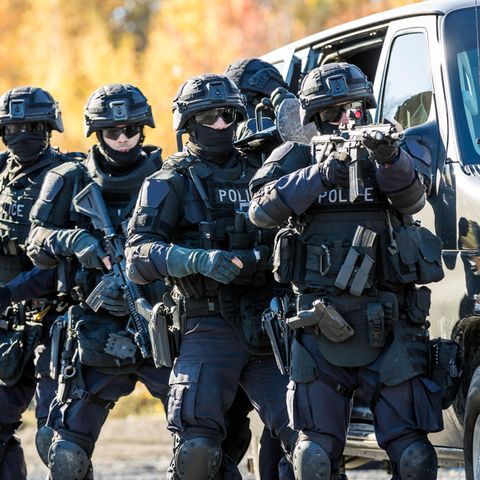 Polizeiskandal: Die Gnade des Beamtenrechts - warum kriminelle Polizisten nur selten entlassen werden