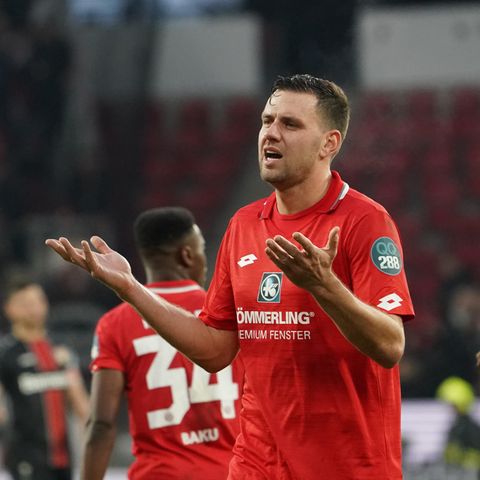 Der Mainzer Profi Adam Szalai bleibt suspendiert, bestätigte der Trainer Achim  Beierlorzer