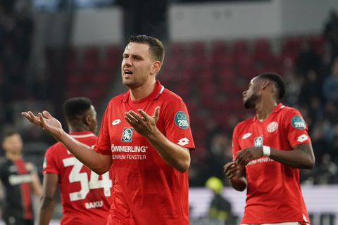 Der Mainzer Profi Adam Szalai bleibt suspendiert, bestätigte der Trainer Achim  Beierlorzer