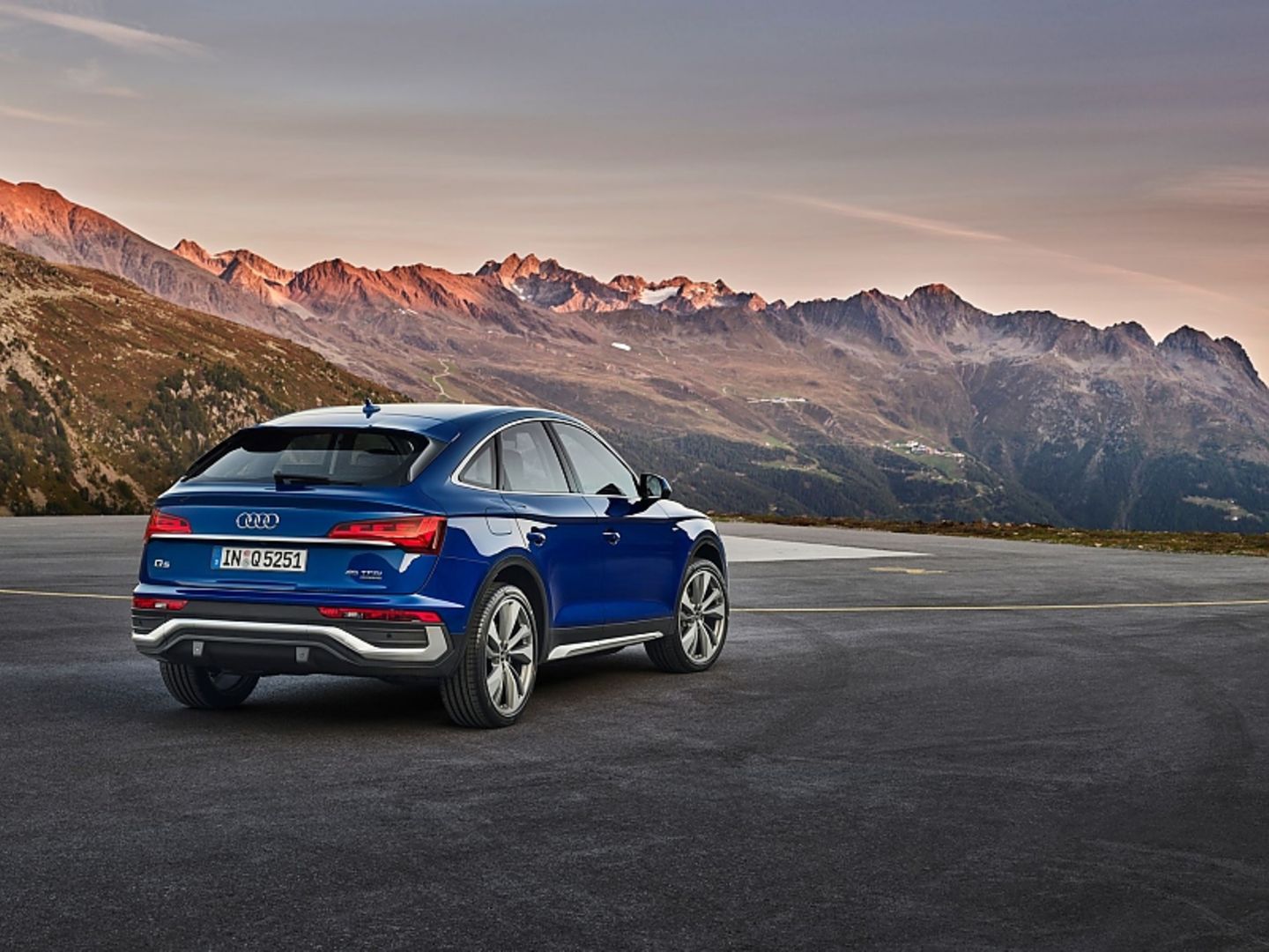Der Audi Q5 Sportback rollt auf 18 Zoll Rädern zum Händler