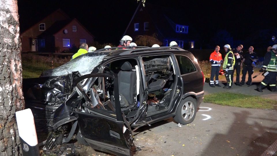 Nachrichten aus Deutschland – Schwerer Autounfall in Saterland, Niedersachsen