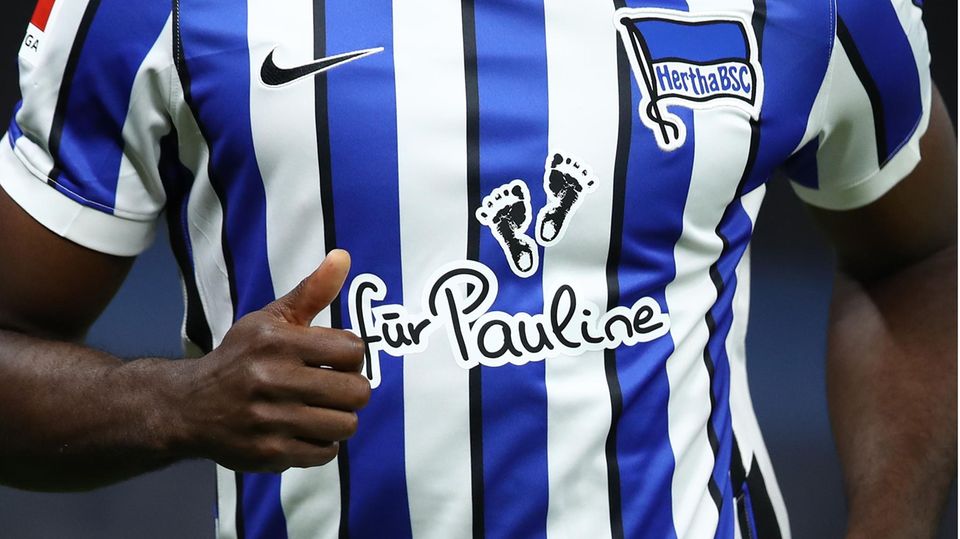 Schriftzug für Pauline auf dem Trikot von Hertha BSC Schriftzug für Pauline auf dem Trikot von Hertha BSC