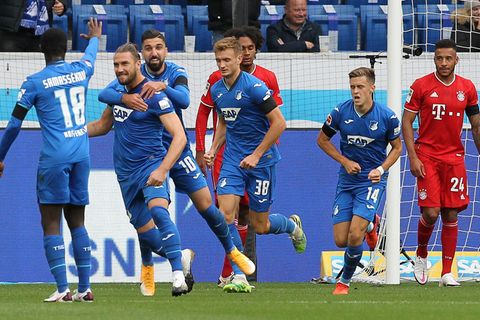 Hoffenheims Ermin Bicakcic (2. v. l.) zelebriert nach einem Treffer gegen den FC Bayern