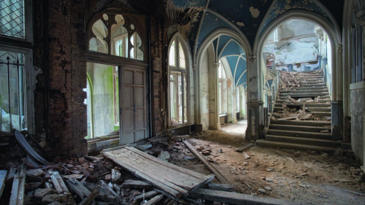 Namur, Belgien: Château Mianda  Das zwischen 1866 und 1907 gebaute Schloss war einst der Sitz der Familie Liedekerke de Beaufort. Nach dem Zweiten Weltkrieg wurde es zu einem Ferienheim für die Kinder von Bahnangestellten. Seit den 1990er Jahren verkam es, bis es vor Kurzem abgerissen wurde.