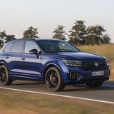 Der Kofferraum des Touareg R schmilzt aufgrund des Akku-Pakets auf 610 Liter