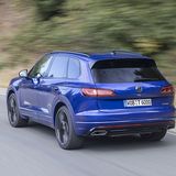 Das Fahrwerk mit den Zweikammer-Luftfedern ist eher komfortabel ausgelegt